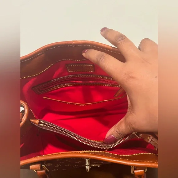 ⭐️ Authentic Dooney and Bourke Gretta Perry Satchel ⭐️ - Picture 6 of 9